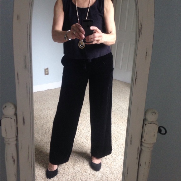 ❤️BOGO‼️Gorgeous wide leg velvet pants❤️ - Picture 1 of 4